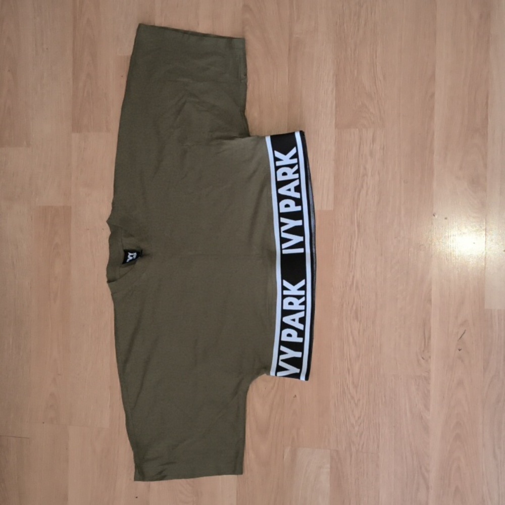 Ivy Park Spell Out Logo Boxy Cropped Top Short Sleeve Shirt Black Size M